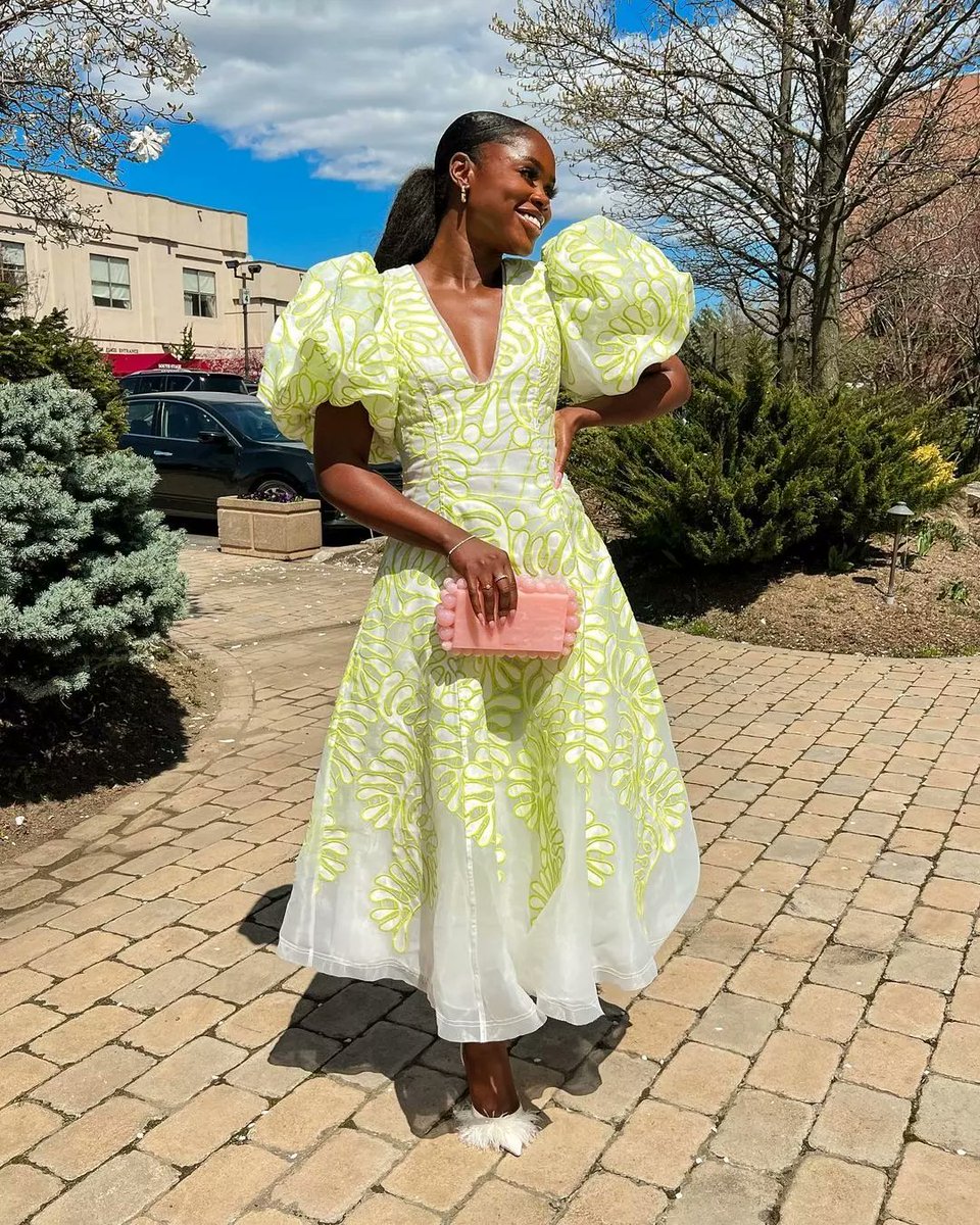 itsthestylehive's tweet photo. #TSHStyleSpotlight - Styling 2 different outfits, with One pair of shoes, is a hit with @enigivensunday.
First look is a dress from @whatjordywore and 2nd look is a floral beauty from @_aje_.

Shoes - @thekendallmiles
Bag - @cultgaia

Which look is your favourite?

#TheStyleHive https://t.co/zDBK6tFUwN