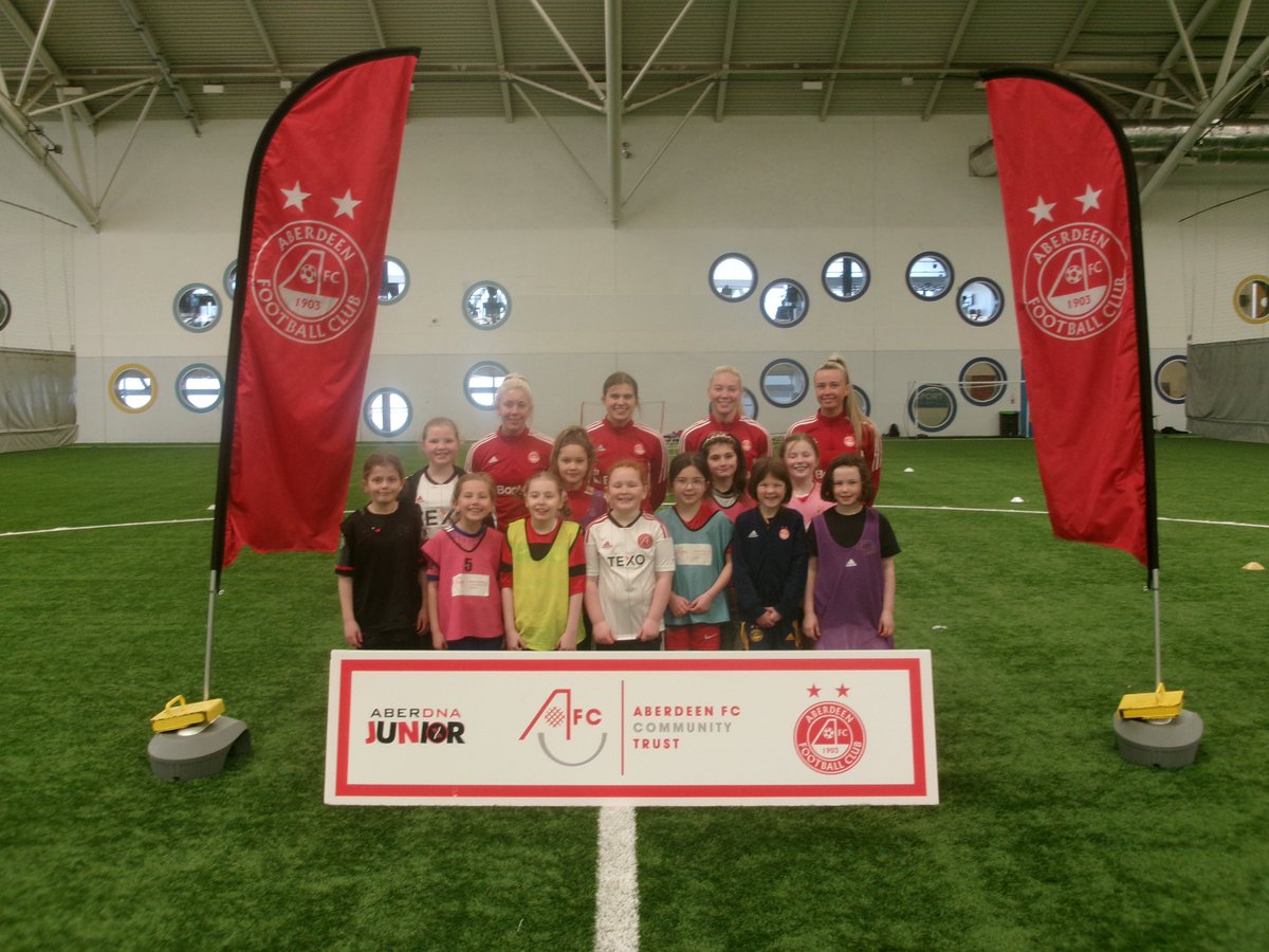 🤩 Huge thanks to @AberdeenWomen's, @BailleyCollins, @FranOgilv13, @hannahInnes01 & @jessbroadrick for visiting our #AFCCTEasterCoaching Camps. ⚽️ The players took part in matches, skills challenges and shared their experiences, showing the pathway of football to the youngsters.