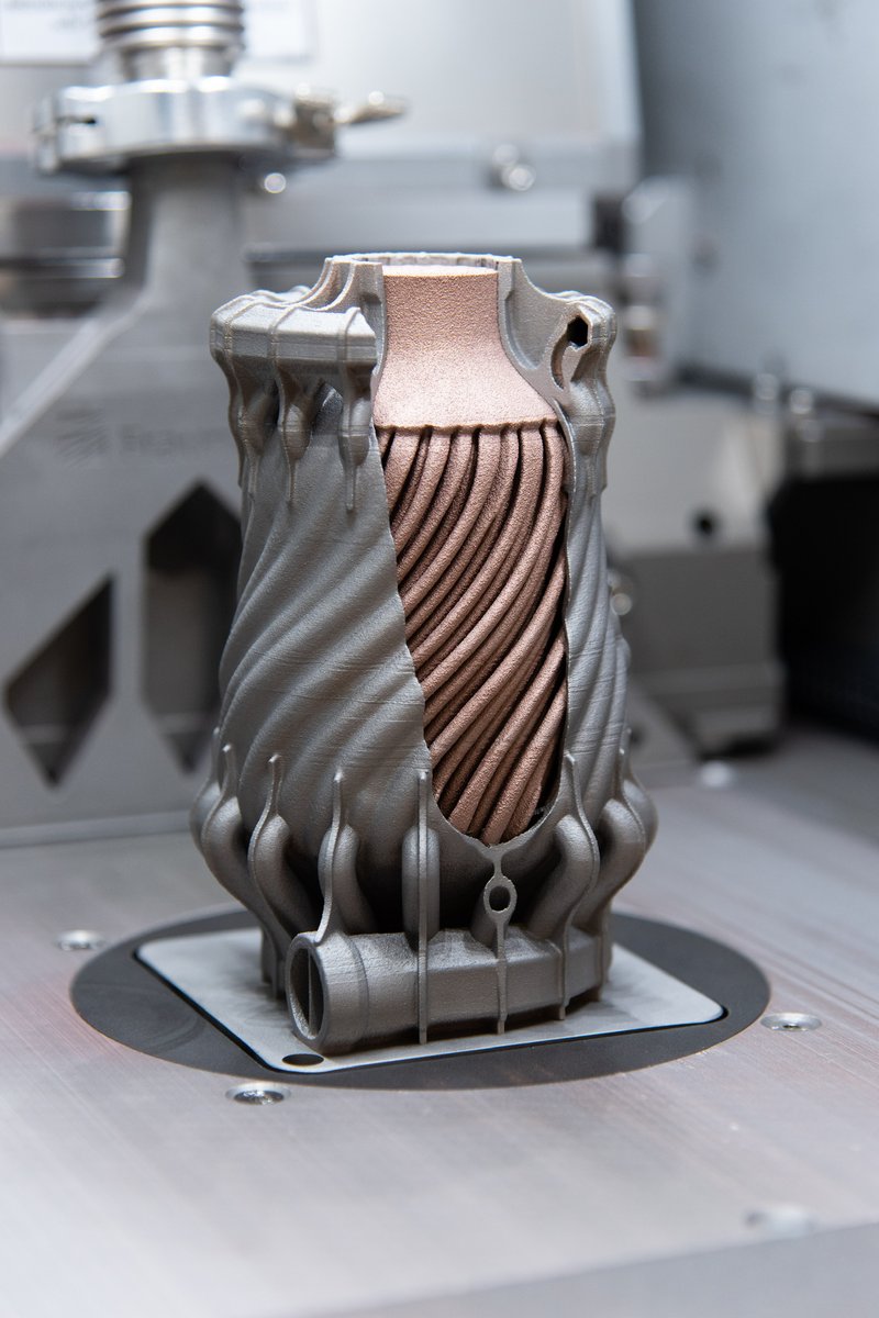 We are very excited about the potential of multimaterial #AdditiveManufacturing, especially #metal3dprinting. Our friends at the @FraunhoferIGCV have created a unique powder-bed fusion multi-material printing system.