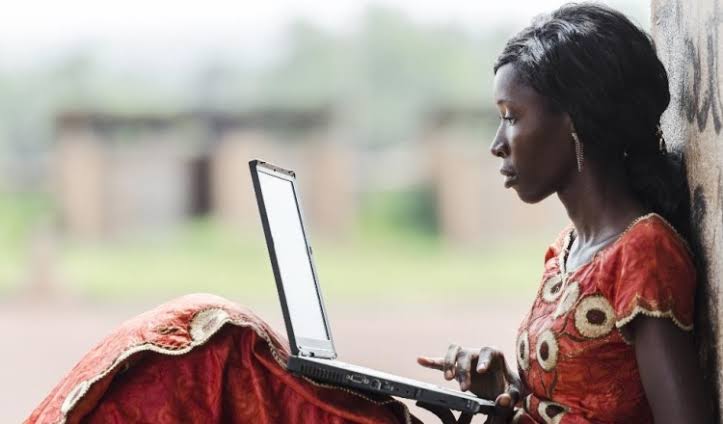 SabiProgrammers's tweet image. 🤣 AmakaAmaka is taking her laptop to the doc this weekend 🧑⚕️🩺 because it caught a virus 🦠.
Don't be the next Amaka, folks! 🙅♀️💻🤪
#TechProblems #ComputerHumor #VirusAlert #WeekendVibes