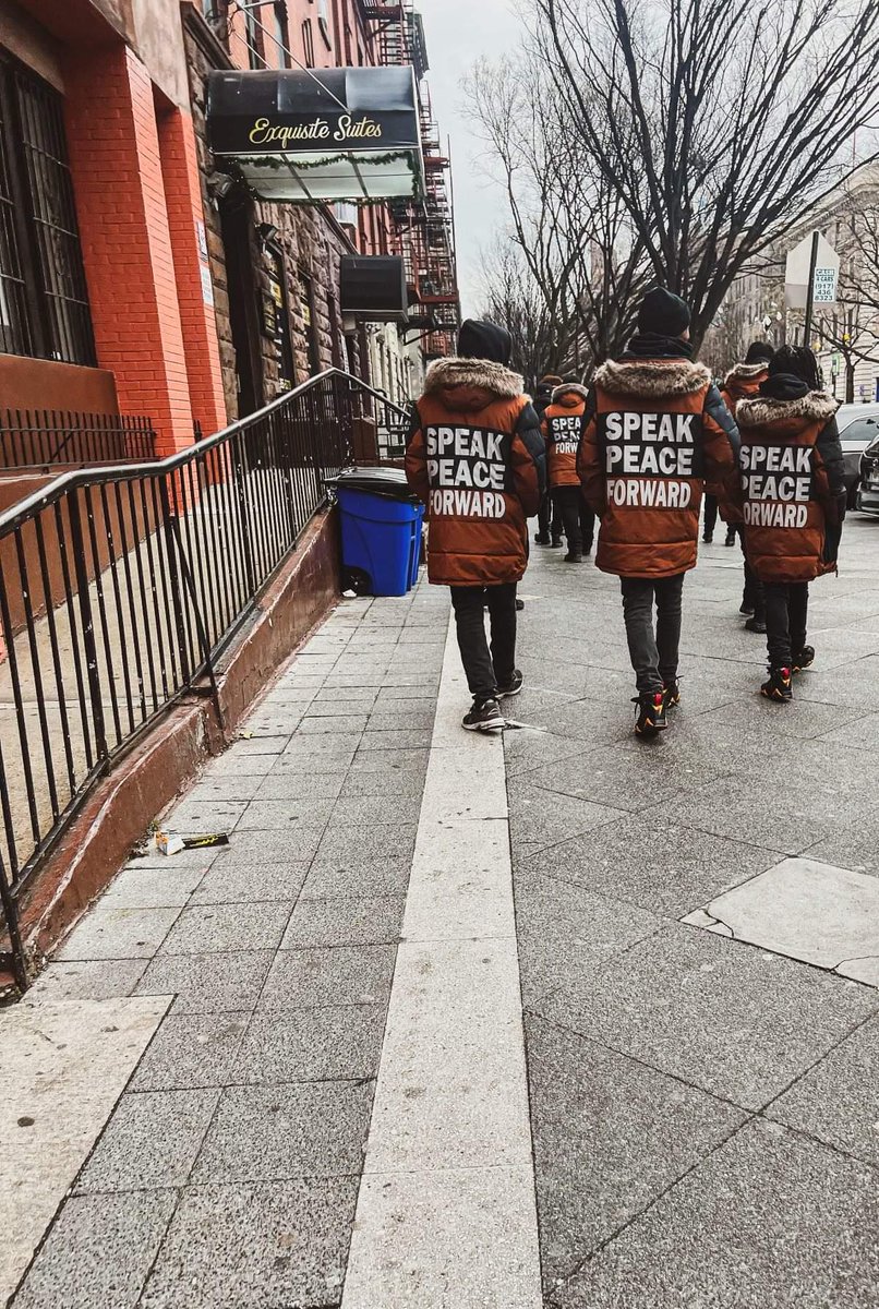 Strolling into the weekend, reminding you to speak peace forward. ✌🏾#peaceispossible #EndGunViolence #iampeace #speakpeaceforward #ieshasekou