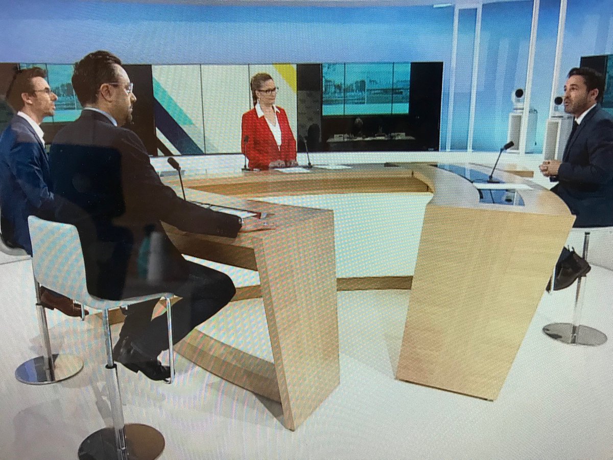 France3CA's tweet image. @arnaudrobinet , maire Horizons de @reims @fhf  et président de la Fédération Hospitalière de France face à la presse @of_durand #lunion @benbusson #matobreine @nicolefachet. Pont Charles De Gaulle, ZFE, élections sénatoriales. RDV dimanche à 11h25 dans @dimpolca @france3ca