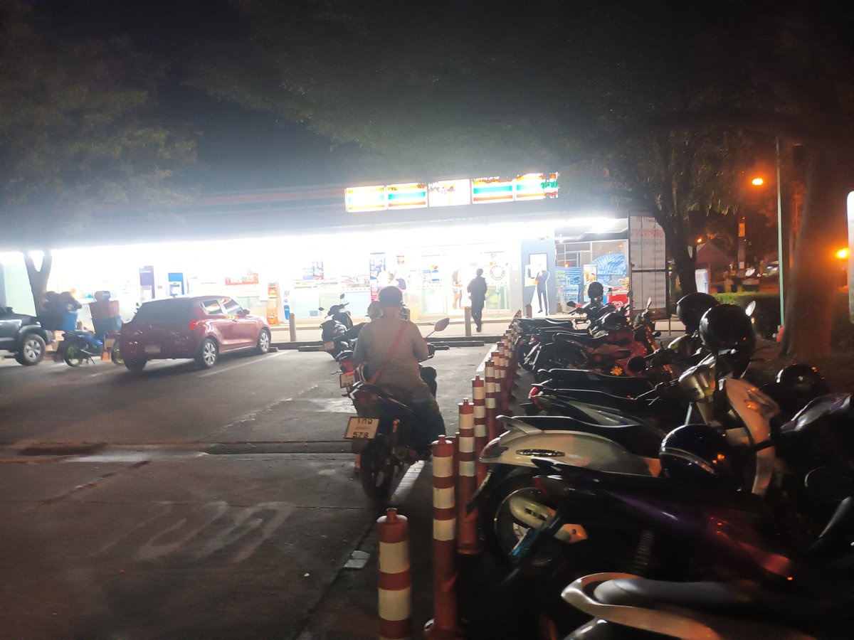 OcGG7's tweet photo. เบื่อๆ อยู่ #วัฒนานคร https://t.co/KghyetIaWp