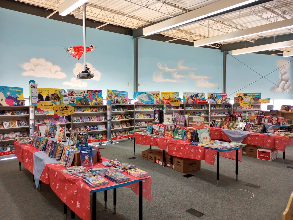 MrsZubarevLMC's tweet photo. Today's the last day of the book fair! Thanks to everyone who has shopped so far, all the profits go to the Webster Library! And congratulations to all our lucky locker lottery winners! (1 winner per class) 📚🥰📚 #WebsterLMC #WebsterWildcats🐾 #LivoniaPride https://t.co/JwiWqTqfOL