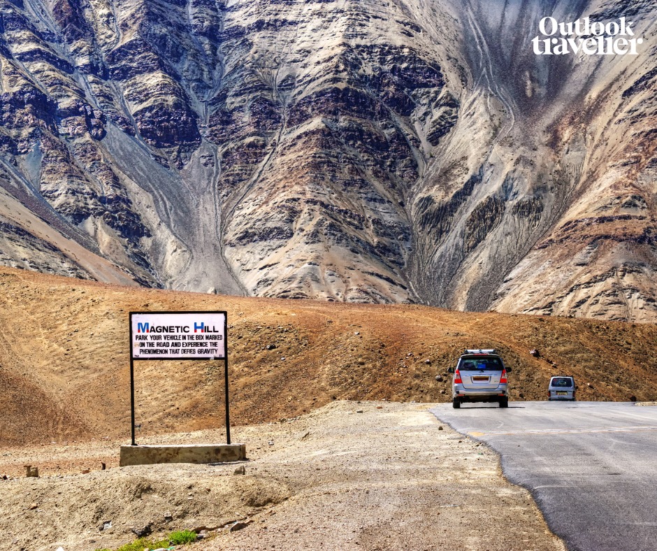 oltraveller's tweet photo. From ancient caves and towering peaks to #vastsalt pans and magnetic hills, the country is home to some of the world's most fascinating #geologicalwonders.
#OutlookTraveller #India #travel #Caves #Chhattisgarh #Maharashtra #Gujarat #Ladakh #TirumalaHills
https://t.co/n9nDozB7vN https://t.co/4WdeSV5zWW