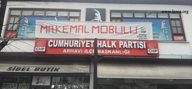 lazcatv's tweet photo. Artvin'in Arhavi ilçesinde bir siyasi parti ilçe binasında Lazca afiş asıldı

https://t.co/N8YUpxBSnA https://t.co/nkUYqlzsM8