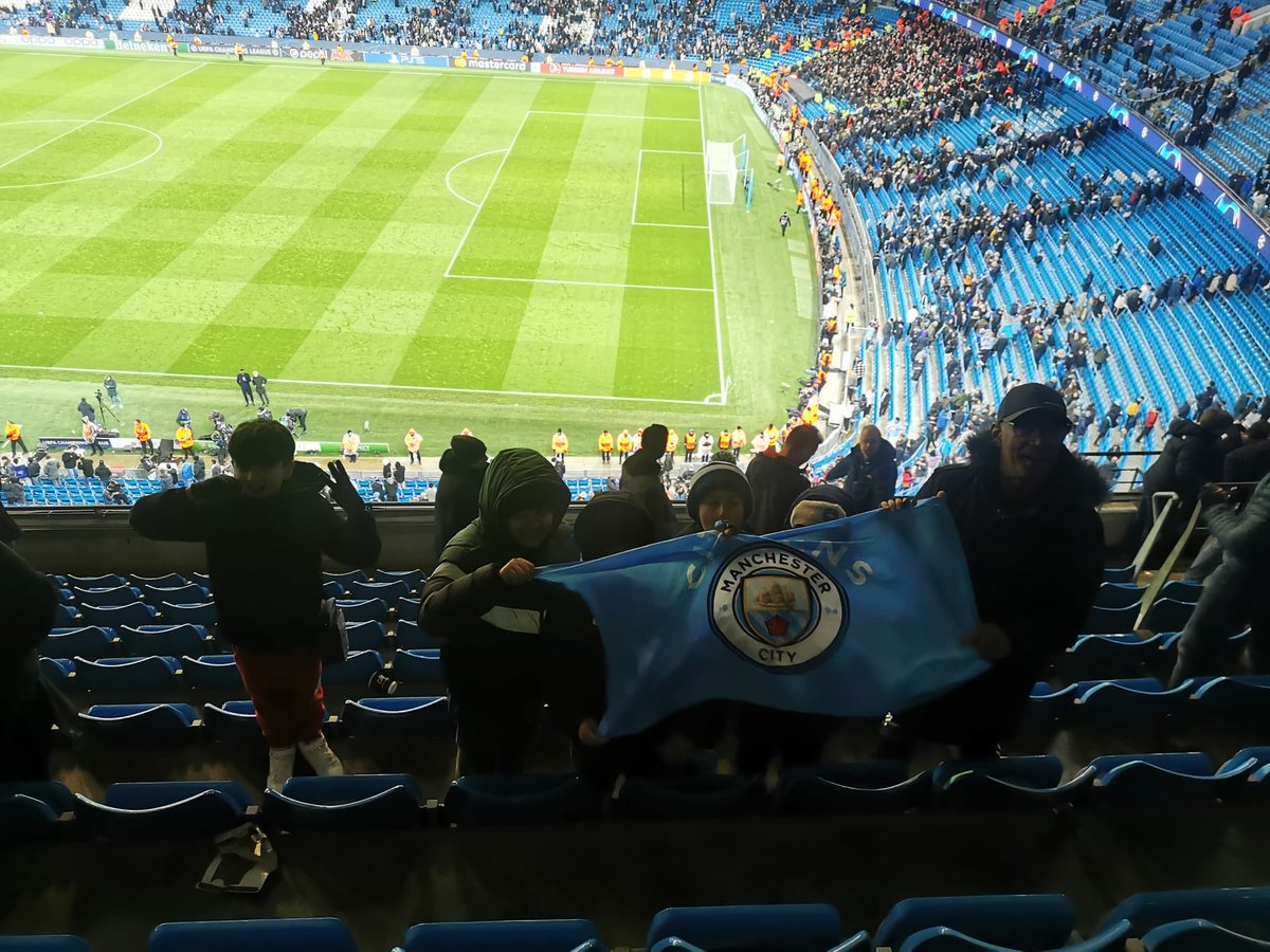Lift_Feversham's tweet photo. @FevershamSchool earlier this week, teachers, students, parents, ex-students and members of the community got together to go and support Man City in their Champions League quater-final tie. They all opened their fast together at the stadium. #Amazing #fun
#FPAfamily https://t.co/Ay3YYENWS6