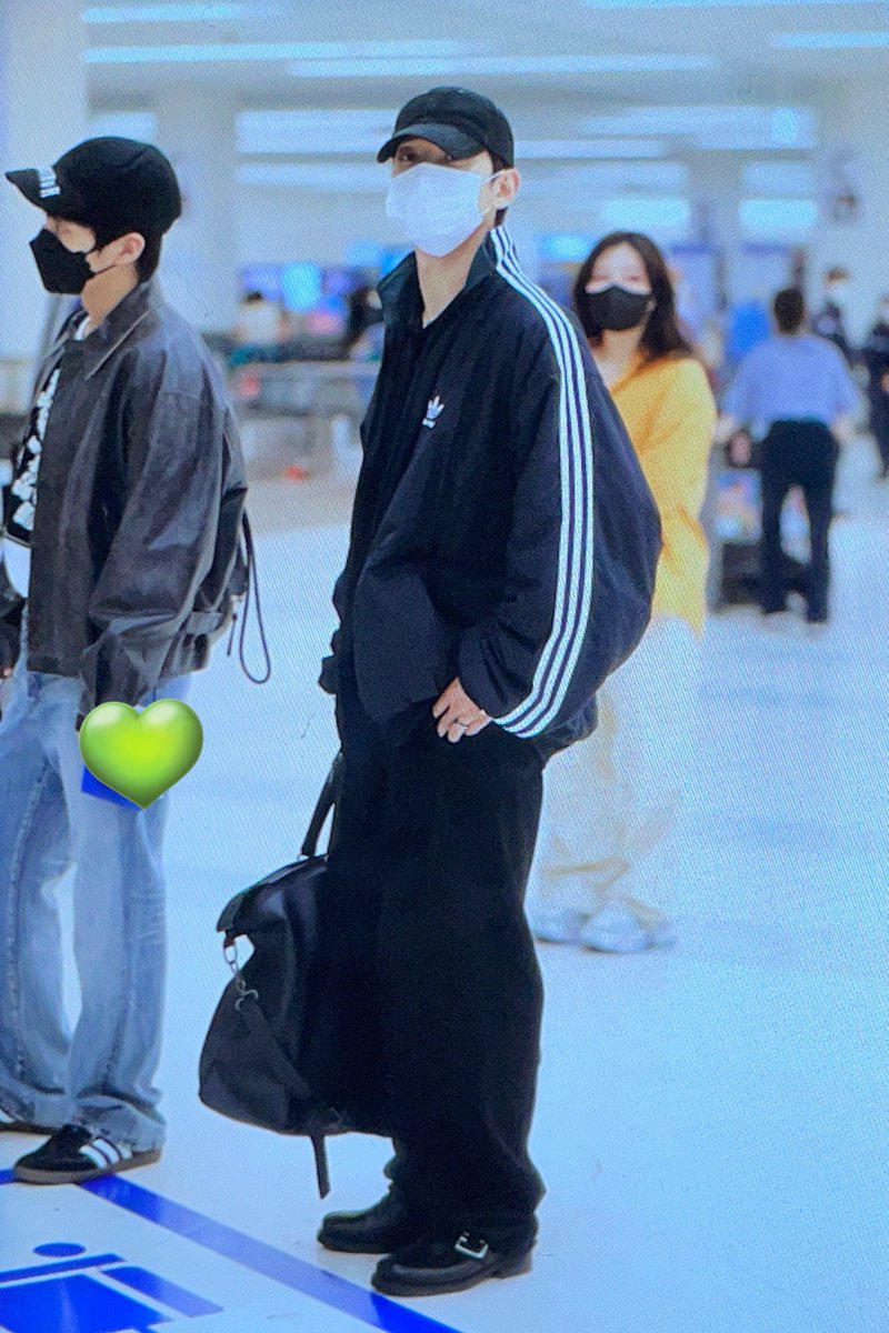 Ftqs1KiagAAdfow?format=jpg