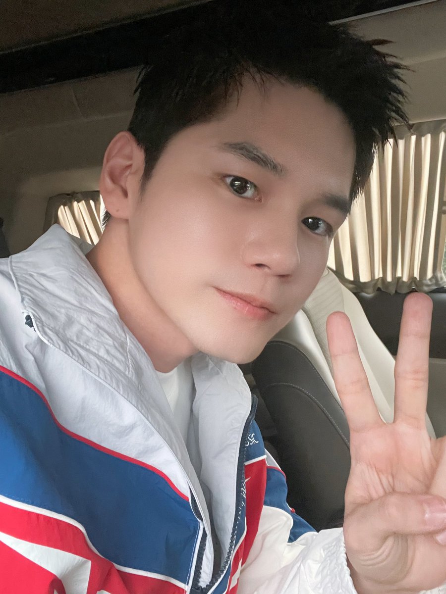 officialtwt_OSW's tweet image. ✨230414 리복 팬사인회 #옹성우✨

위로에게 선물같은 순간을 선사한 옹성우💝
서로에게 조금 더 특별하고 의미있었던 오늘을 기억하며
다시 만나는 그 날까지 행복만 가득한 날들 보내기로 약속!🤙🏻

#ONGSEONGWU