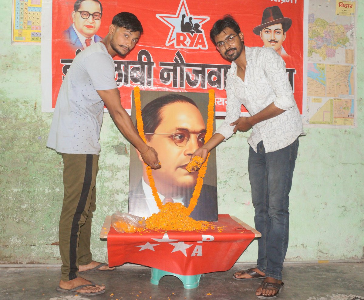 RYA_Bihar's tweet photo. बाबा साहब अंबेडकर जी के जयंती पर बेगुसराय में देशव्यापी सांप्रदायिक उन���माद विरोधी दिवस मनाया गया।

आज़ादी, संविधान, लोकतंत्र व समाजिक न्याय की हिफाजत के लिए नौजवानों आगे आओ!

सांप्रदायिक उन्माद के खिलाफ नौजवानों की एकता और प्रतिरोध को आगे बढ़ाओ !

#JAYBHIM #AmbedkarJayanti2023 https://t.co/1U8IBPOFVG