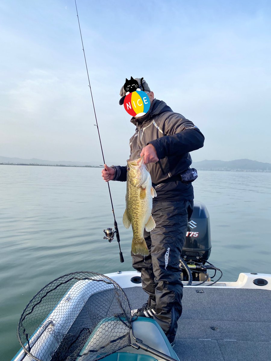 hidekichi1967's tweet image. 6時12分
同船者さんにナイスフィッシュ

51cm 2,450g

サブロク入魂、初バスGETおめでとう

#bassfishing
#さんずガイド
@taiyofuruse
#majorcraft
@info_majorcraft 
#デイズ360
#D360S_66UL
#dstyle 
#ヴィローラ