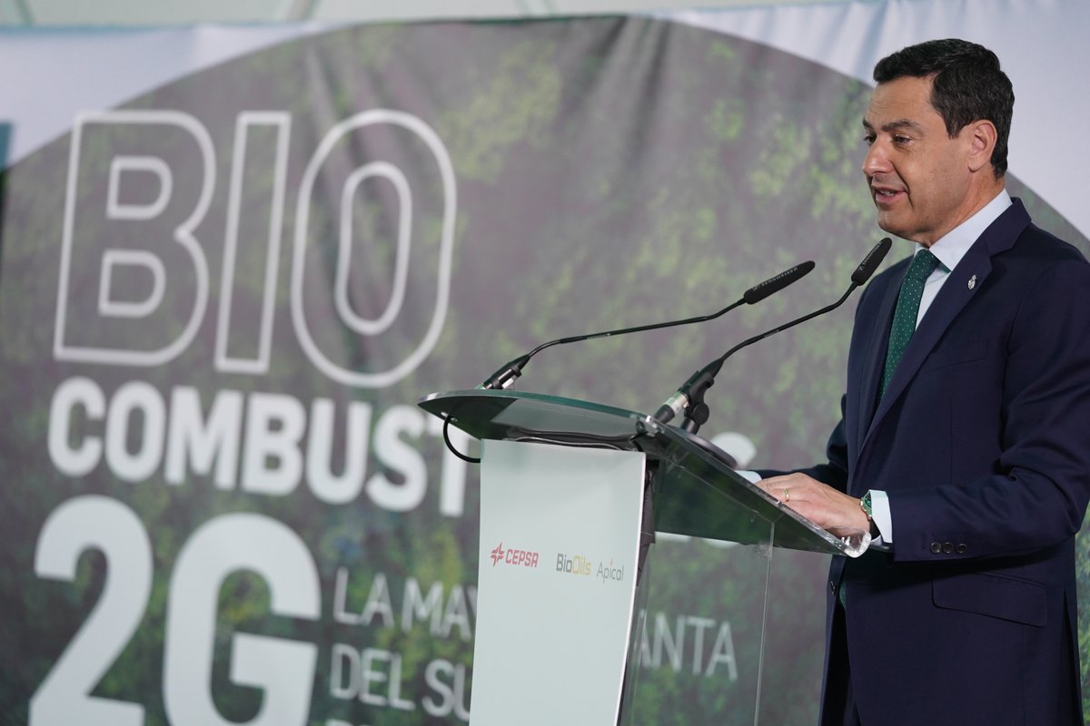 AndaluciaJunta's tweet photo. 💬 @JuanMa_Moreno: En unos meses, @Cepsa empezará a construir aquí un novedoso complejo de producción de biocombustibles. Fruto de la alianza entre #Cepsa, @apicalgroup y #BioOils.
♻ Un ejemplo de #EconomíaCircular, una de nuestras líneas estratégicas. ✅ https://t.co/6gIc74WWux