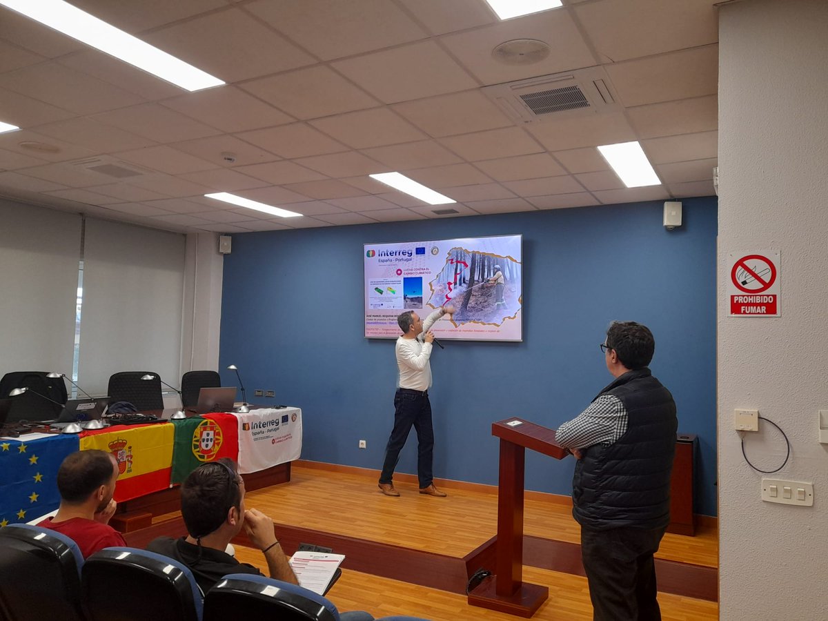 FinnovaEU's tweet photo. 👏 Ayer @SDronesUCA organizó con #Finnova y @uvigo una jornada sobre el uso de sensores LiDAR (Light Detection and Ranging) embarcados en drones en entornos forestales en el marco de @firepoctep 🇪🇺
👉Intervino José Manuel Requena, coordinador de #FIREPOCTEP en Finnova. https://t.co/C20I48Hng6