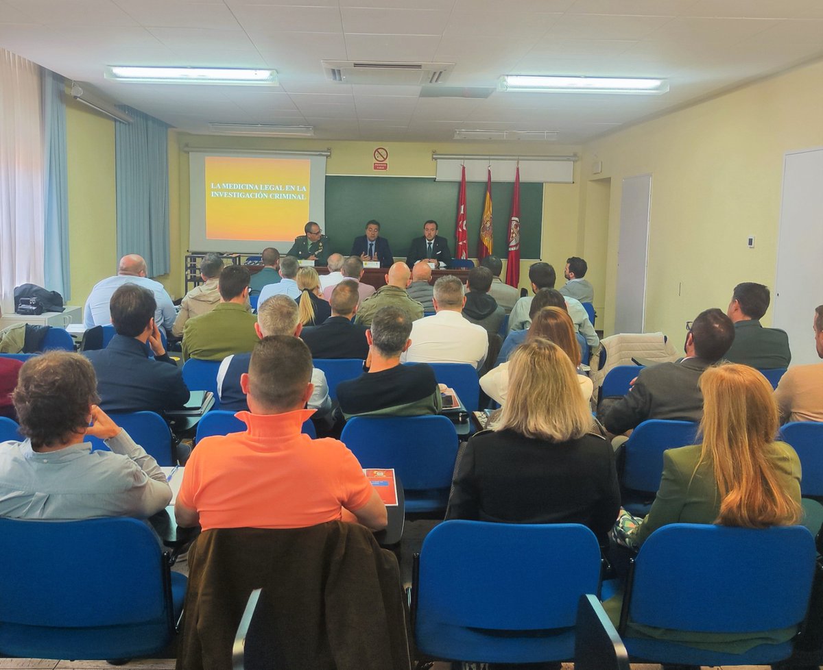 guardiacivil's tweet photo. I Curso de #Medicina Legal en #Investigación Criminal diseñado entre @unicomplutense  @guardiacivil @LAOF_EML dirigido a investigadores de homicidios del Cuerpo. Curso de alto nivel donde nuestros agentes interpretarán mejor las apreciaciones forenses en investigaciones complejas https://t.co/naCSw1Qo2g