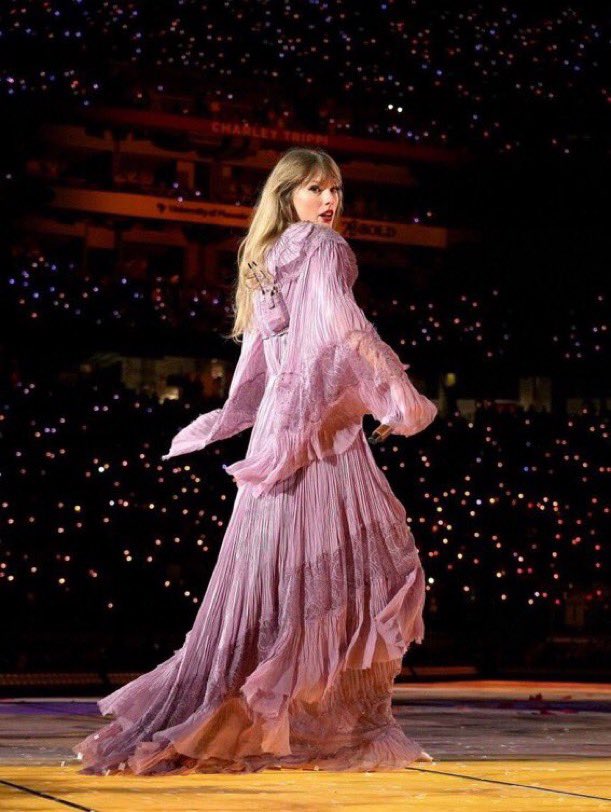 seeitinmymind's tweet image. everyone drop your ranking of the four folklore dresses!!!!