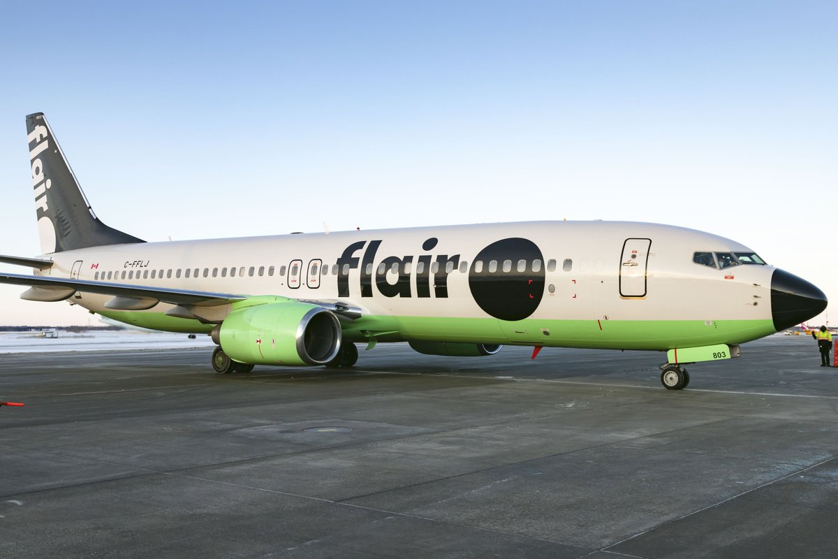 CityNewsKIT's tweet photo. Flair Airlines CEO visits Waterloo Region to thank crew of November plane that overshot the runway https://t.co/gUSwyYCZhl https://t.co/4PBRwRtqlI