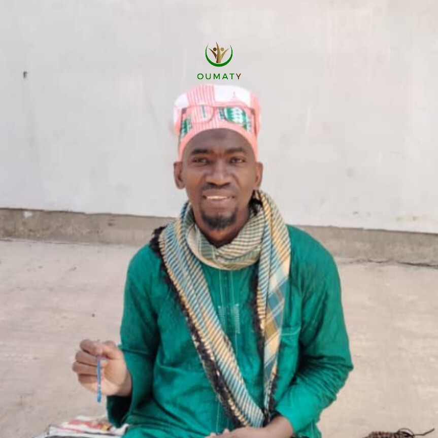 AOumaty's tweet photo. https://t.co/qOf1pKz7HG
Qui est Cheikh Ba ?
Le président de l'association oumaty et imam résidant en France. Il fait des aller retours entre la France et le Sénégal et Guinée, originaire de ces 2 pays mais aussi pour veiller à la continuité des projets 
🙏🇬🇳🇸🇳🇨🇵🌍 https://t.co/IUNGzPRf3n