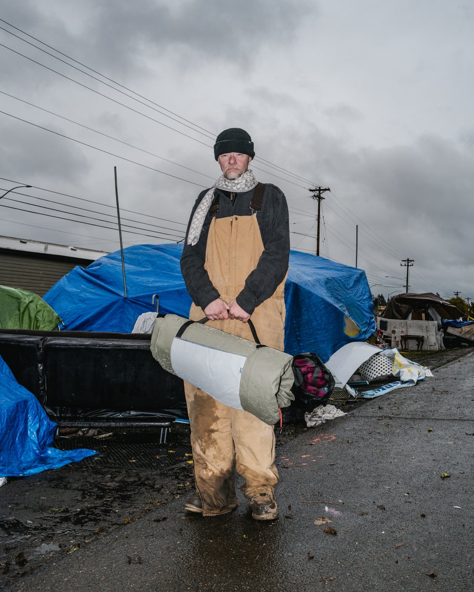 😢Did you know that 80% of people's salary goes to rent alone in Portland? Being UNSHELTERED is not a result of personal failure. 

Click the link to read how we're bringing systemic change: sheltersuit.com/people-helping… #homelessness  #EqualityForAll #PortlandOregon