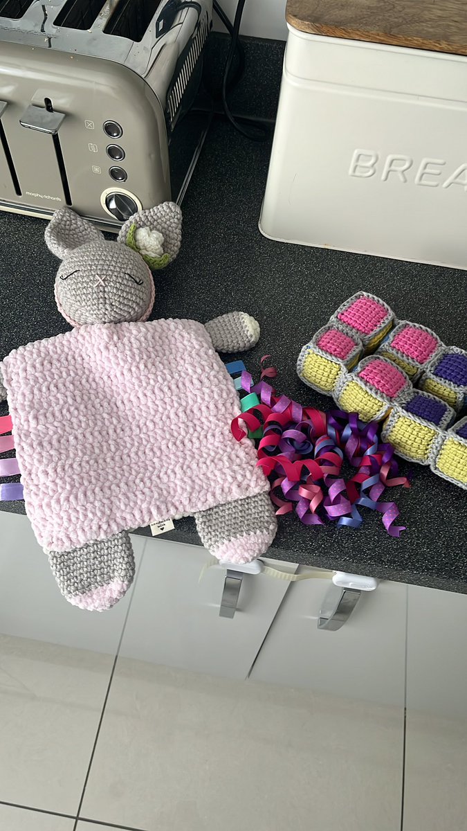 The lovely <a href="/HannahRampton/">Hannah Butler (Rampton)</a> *handmade* these lovely things for Juno to help with her sensory needs and I am 😭