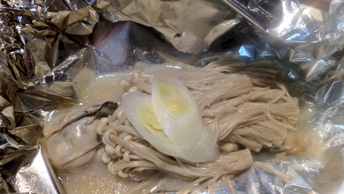 牡蠣のホイル焼きさん
ホイルを開けた瞬間にフワッと広がる牡蠣とキノコの薫り
これはもう33-4ですわ!! 