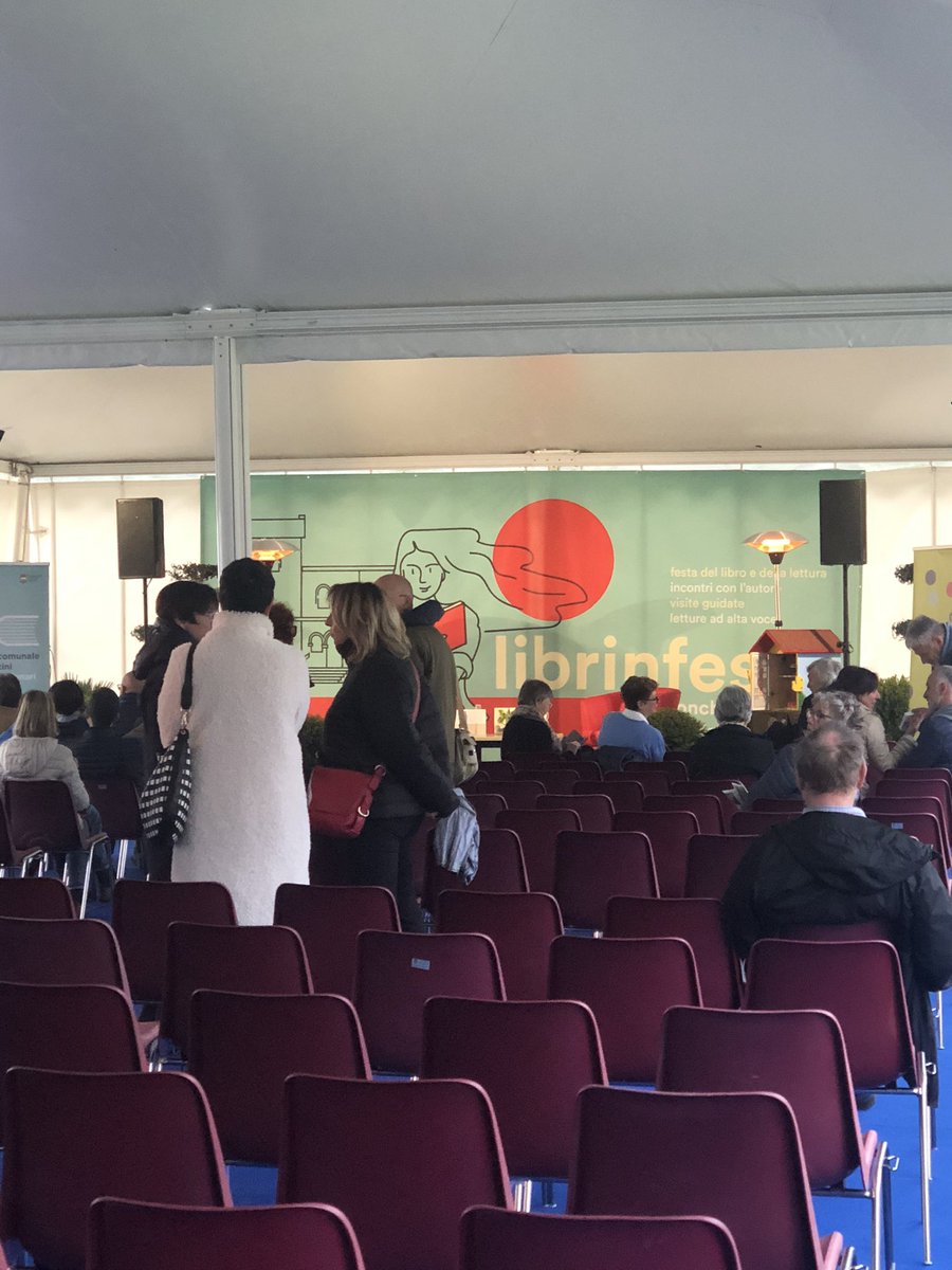 BiblioRonchi's tweet photo. Tutto pronto per l’inaugurazione di #Librinfesta! 
Alle 18.30 sarà Piero Dorfles a dare il via alla Festa del libro: siamo felicissimi di averlo qui con noi per parlare del magico “lavoro del lettore” https://t.co/SSVmJCVPlo