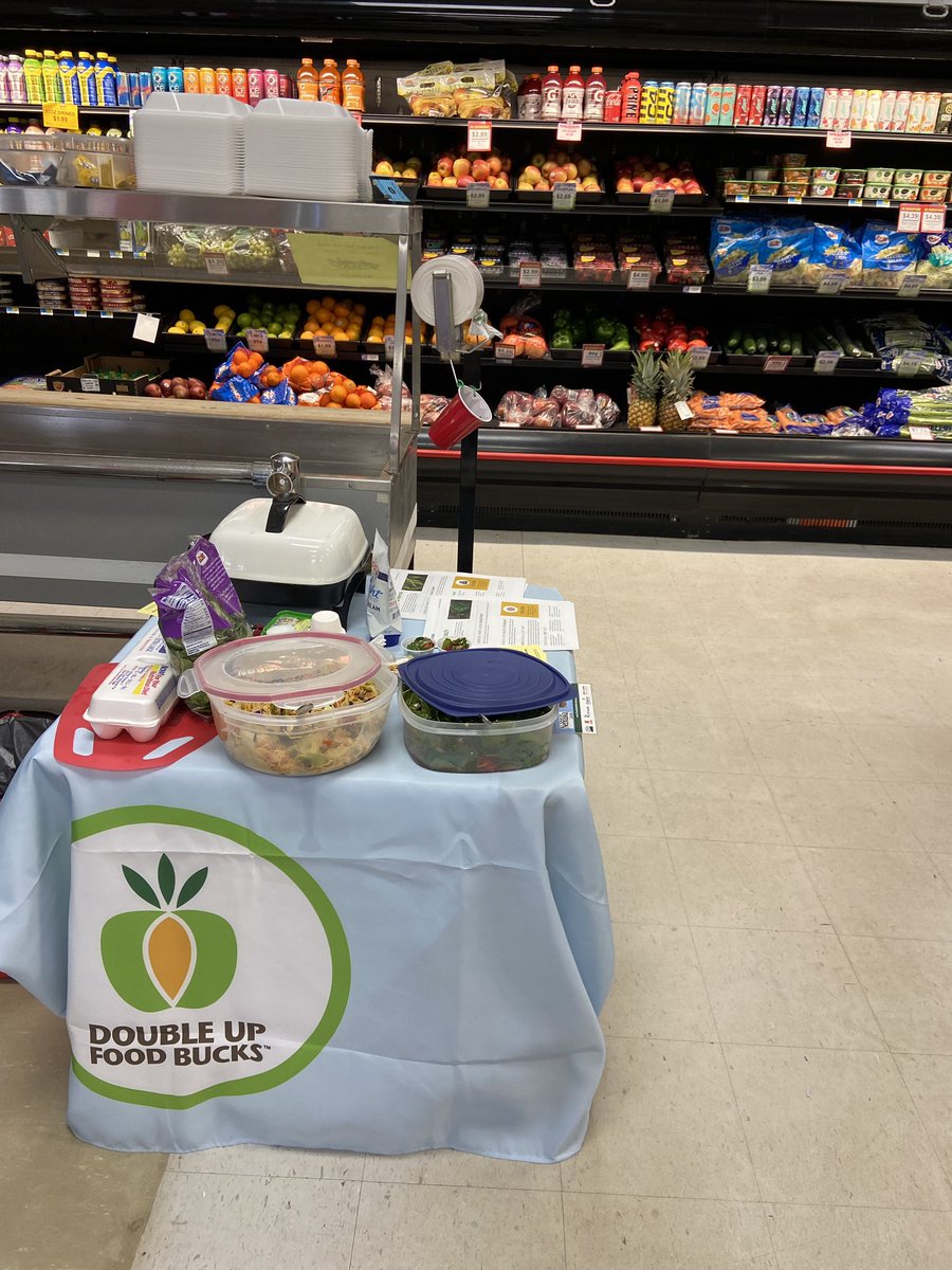 BAufdenk's tweet photo. Doubling Our Food Bucks at Hometown Market in Red Cloud while sharing Southwest Chicken Salad and Strawberry Spinach Salad. #NebExt  #UNLFoodsafety #fitandhealthykids https://t.co/x9RjWU3q5R