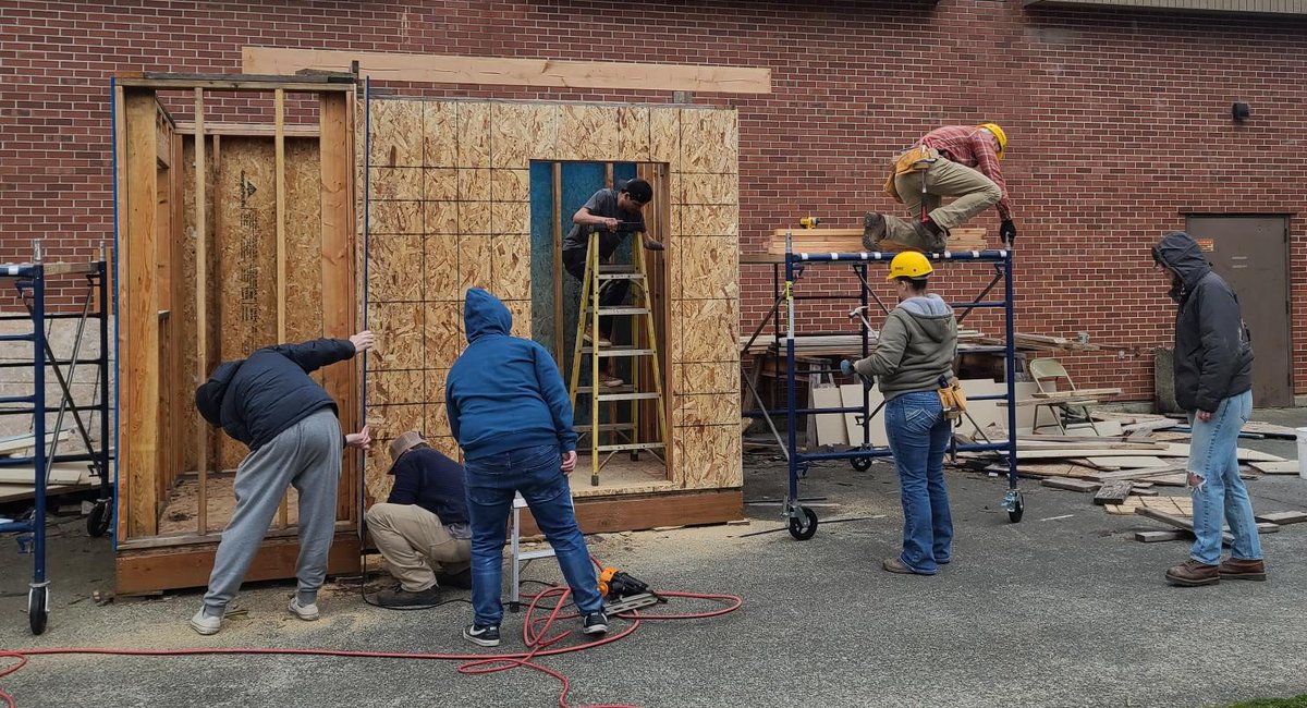 pencollege's tweet photo. Our Construction Technology students were hard at work yesterday, building a structure and essential skills.
#PCConstruction #PCProud #Lookschilly
๐ท Suzy Ames https://t.co/Yu5Cnn5tKR