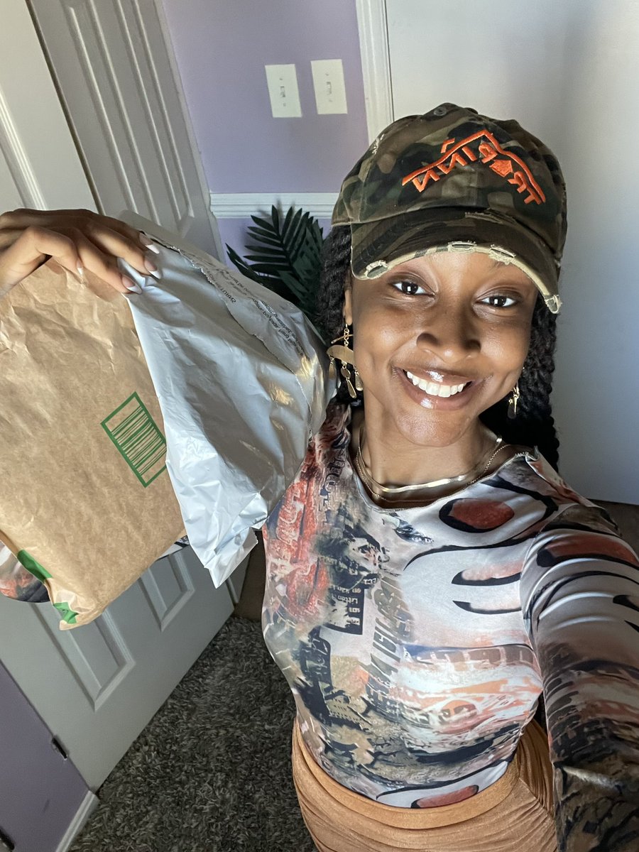 Posted up with some UGC packages🥳 i LOVE it here🫶🏾 can’t wait for more to come
