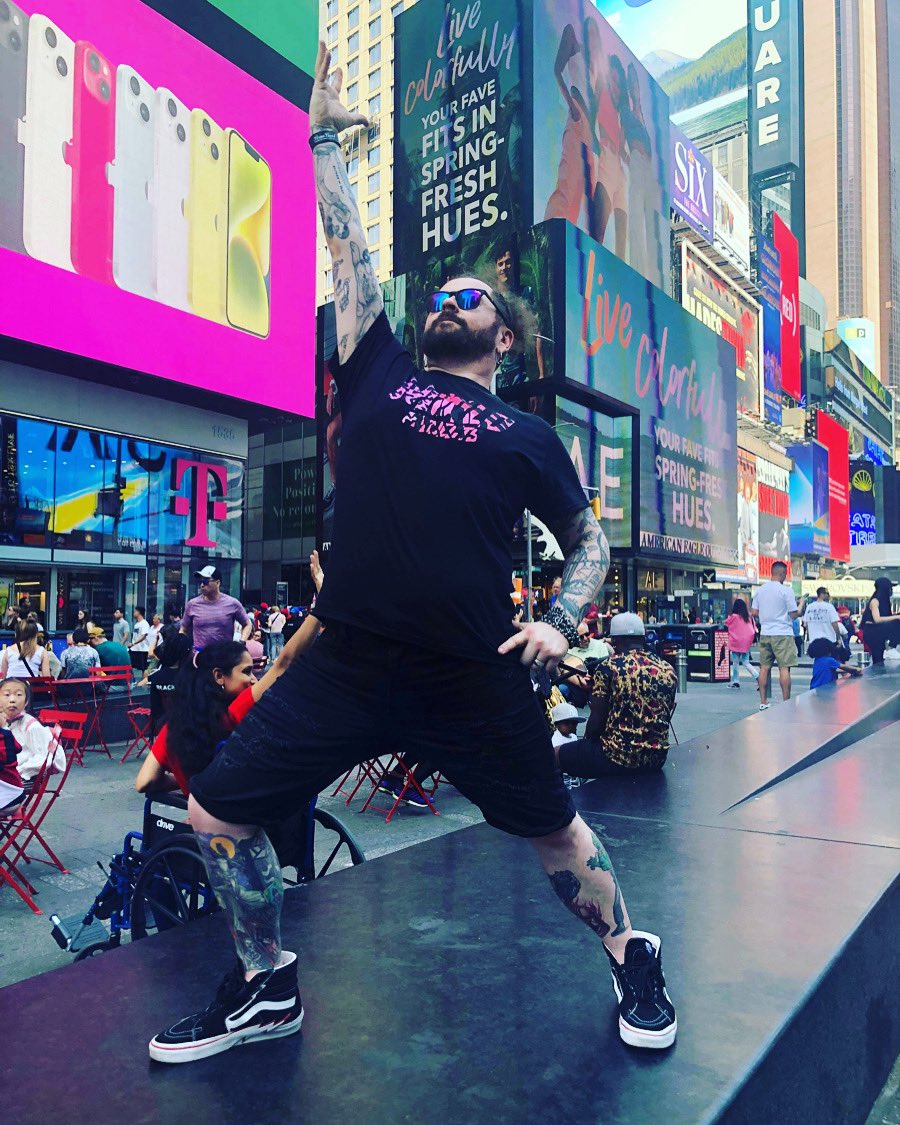 Billykirkwood's tweet photo. Over gigging in New York for Tartan Week…smashing gigs and sucking in the gut. Miss you babe! https://t.co/yrcdp9d3mz