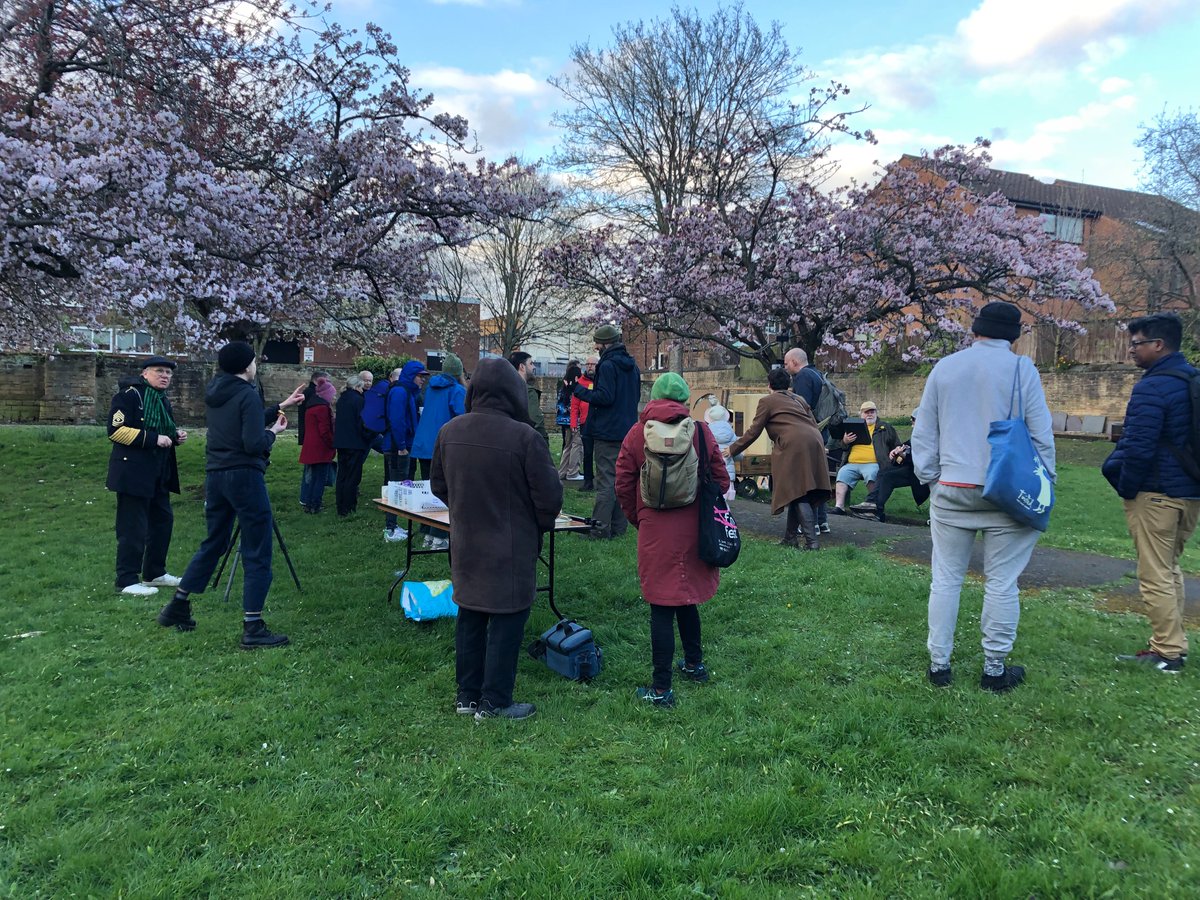 Bethlem_Gallery's tweet photo. 🌸Some photos from 'When this tree blossoms…something amazing will happen' last Wednesday evening in Nottingham.
#BethlemArtist Mr X, joined Future Machine, artist Frank Abbott and the blossoming cherry trees for a special event in the park opposite @WeArePrimary!
#BeingPresent https://t.co/ji0pmo8kDW