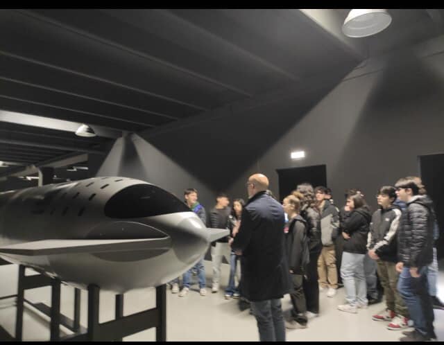 sparkmespace's tweet photo. Esperienze immersive e laboratori didattici nell'@Academy di @SPARKme Space @Openet  Technologies spa con gli studenti del liceo scientifico Enrico Fermi di Policoro (Mt). Venite a trovarci e scoprirete un mondo spaziale! https://t.co/S68Z52sEy5