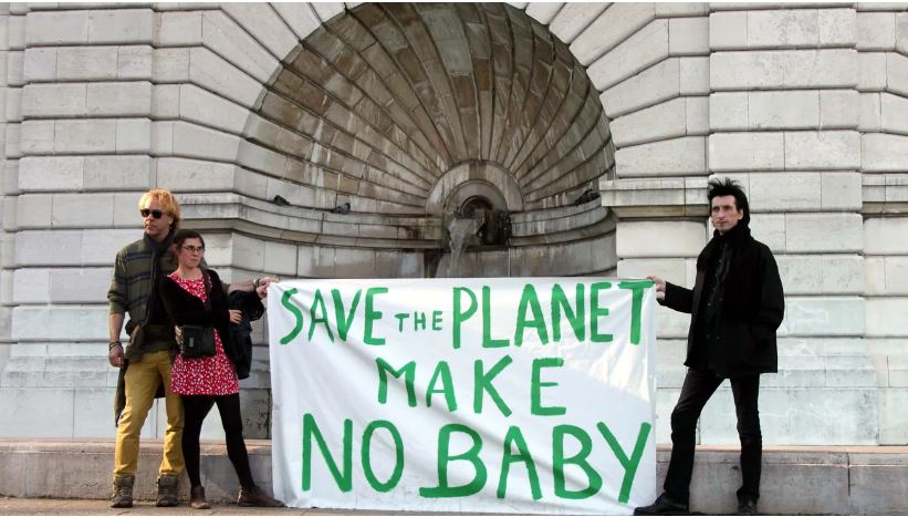 Achim1106's tweet photo. Anti-natalism is better than recycling. No fake greenwashing or sustainably propaganda. 
SIGN https://t.co/mNJla7pZm3 https://t.co/3sBqOvVYNt