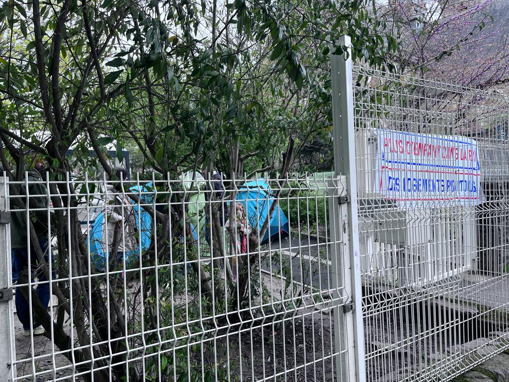 🔴Opération "école pré-occupée"
En cette veille de vacances scolaires, nous sommes déterminés rappeler que dès demain des dizaines de familles risquent de se retrouver à la rue.
Nous entamons une occupation des établissements scolaires de #Rennes.
Exemple ici au collège Echange