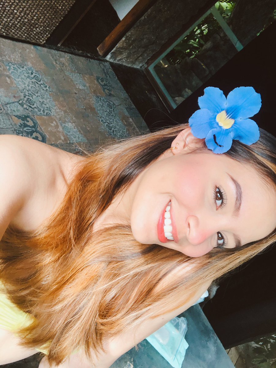 valentiniwi18's tweet photo. 🌼💛☀️✨🌝 https://t.co/HfNP1r86xV
