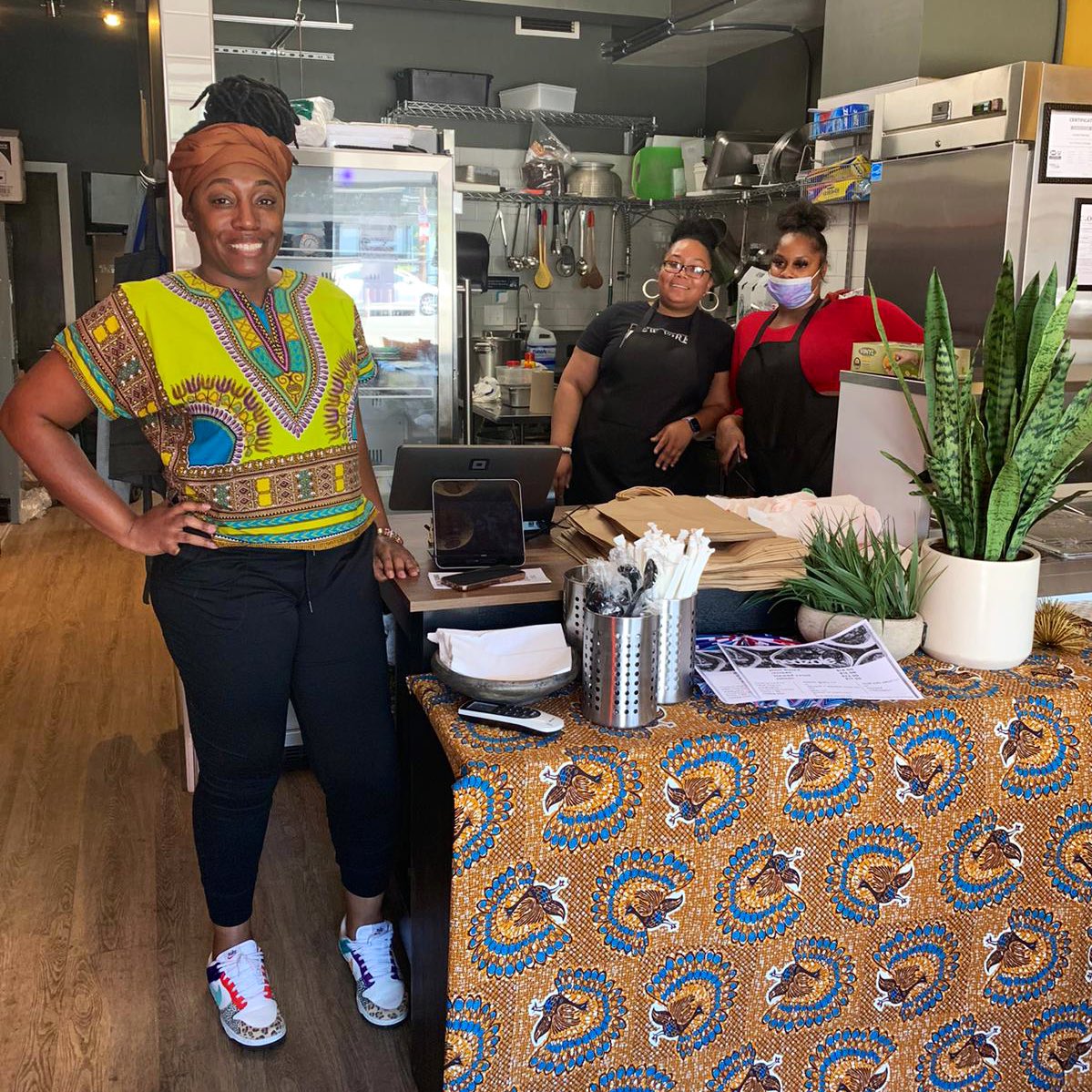MOAA_DC's tweet photo. Yesterday, #TeamMOAA stopped by Ward 4’s newest restaurant, Hedzole, with MOAA’s new Business Development Specialist!
Chef Candice Menshah serves contemporary West African soul food. Hedzole’s soft open hours are currently Tuesday-Saturday 12-5 pm.
#DCValues https://t.co/F1EsLtf0tI