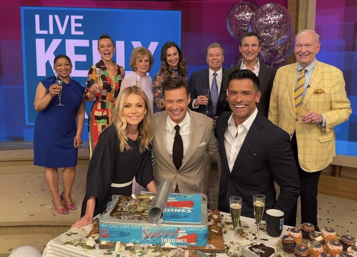 KellyMarkLive tweet media