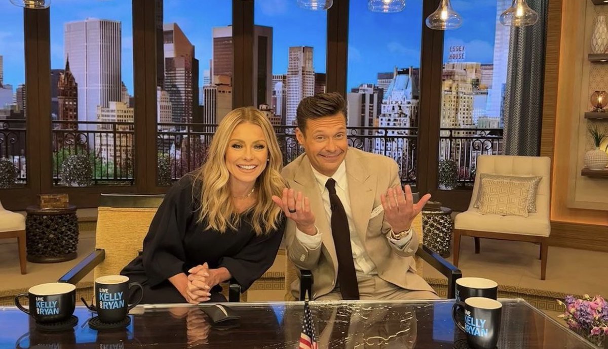 KellyMarkLive tweet media