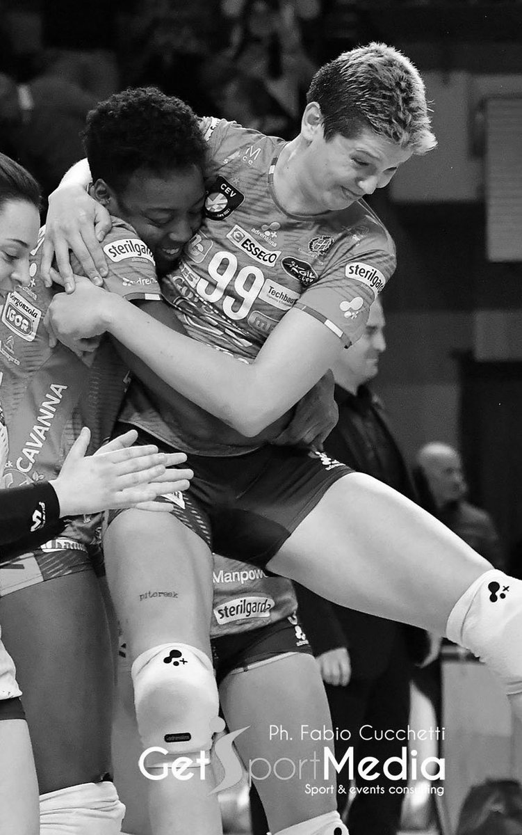 volleytrails's tweet photo. “I wish I could hug you one more time. You will always be in my heart. Rest in peace” - Ebrar Karakurt
🥺🥀 #RIPJulia https://t.co/JrqkGBdyRP