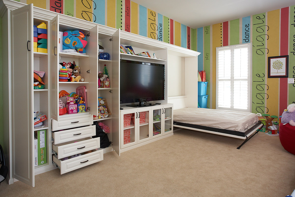 TailoredLvgNoVa's tweet image. What a fantastic use of space in this child&apos;s room! The multiple storage options are amazing on their own, but combined with the Murphy bed? Perfection. #murphybed #storageoptions #wholehomeorganization #thetailoredcloset