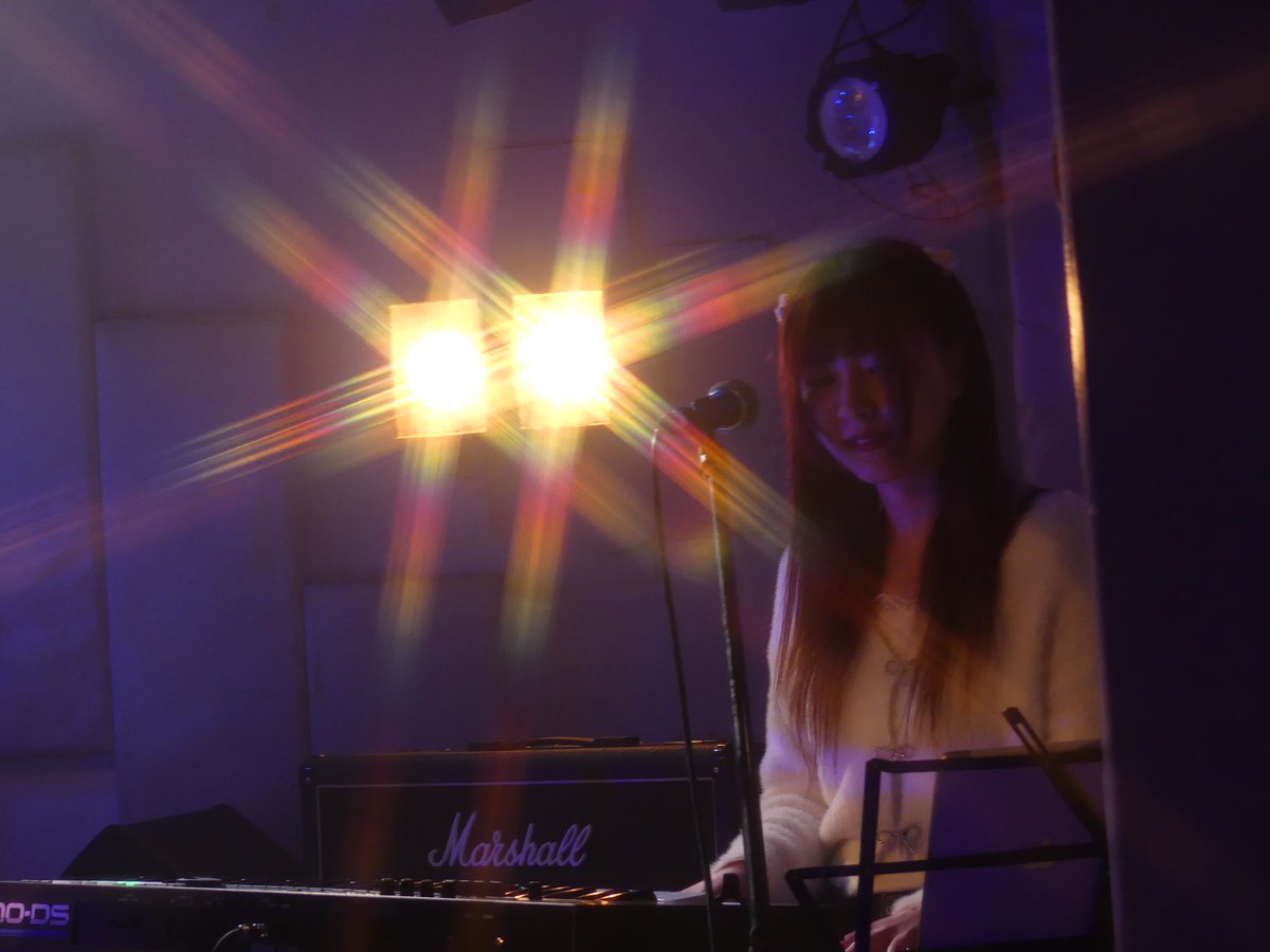 sugasp_5's tweet photo. 2023.4.11@下北沢MOSAiC
ミライオトロックありがとうございましたー！この素敵なお写真はお客さんに撮って頂きました👀📸ありがとうございます🙇🏻‍♀️

このライブからシュガースプレーグッズが始まりました🍭とっても可愛いステッカーです🍒詳しい情報は後ほど！

サポートBa @kumo_no_ba https://t.co/WUpH1KU9fJ