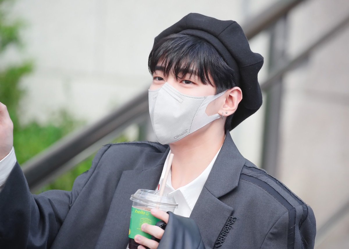 timetoJC's tweet photo. 220415 뮤직뱅크 중간외출 #재찬

#박재찬 #JAECHAN #DKZ #디케이지 https://t.co/3okPehGPGS