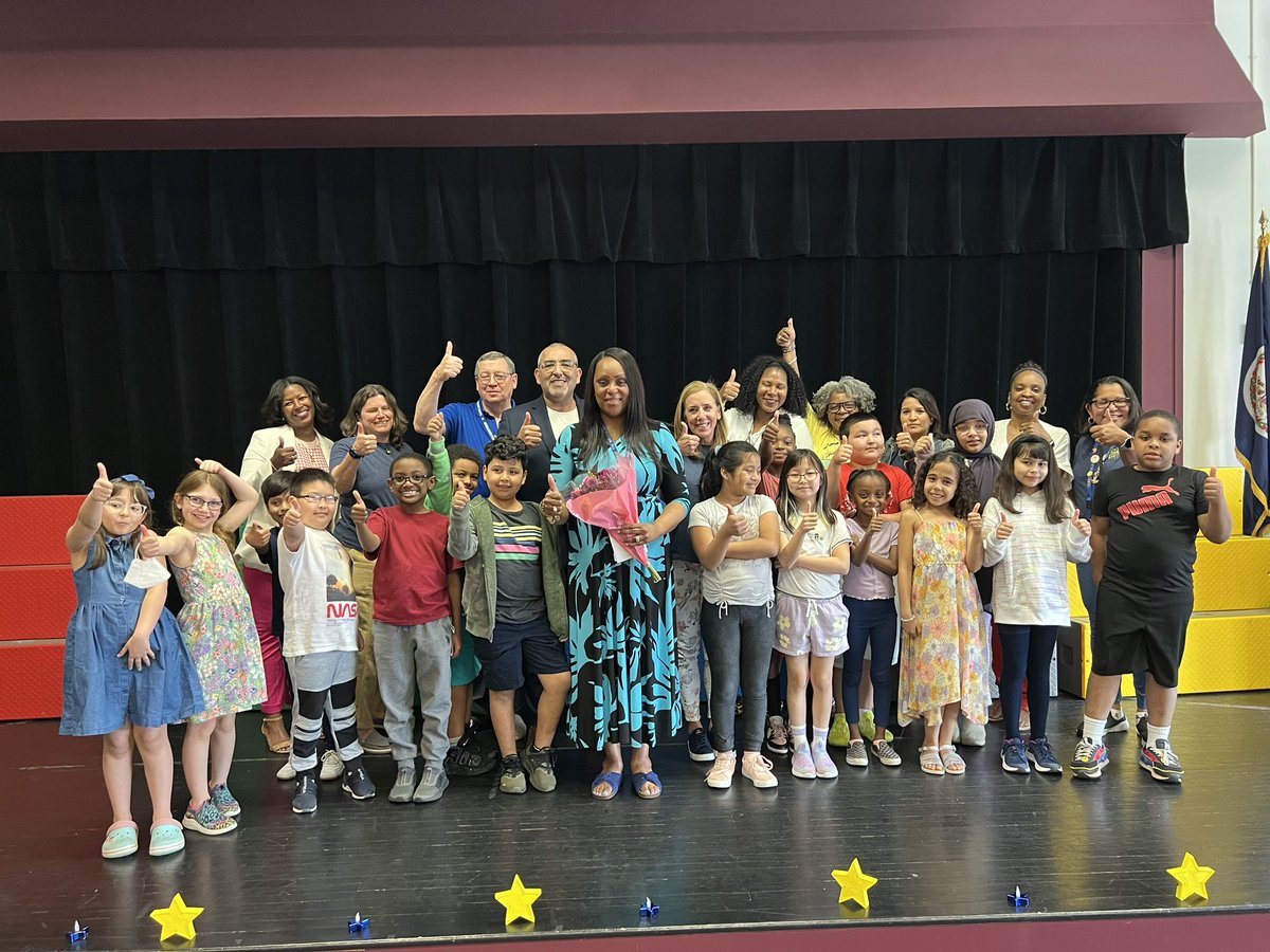 SuptDuran's tweet photo. I am here at @HFBAllStars today to surprise the APS Teacher of the Year for 2023! Congratulations to Deitra Brady-Pulliam! Thank you for your dedication to making a difference in the lives of so many Arlington students. #APSExcellence https://t.co/Zvlm0iqab8