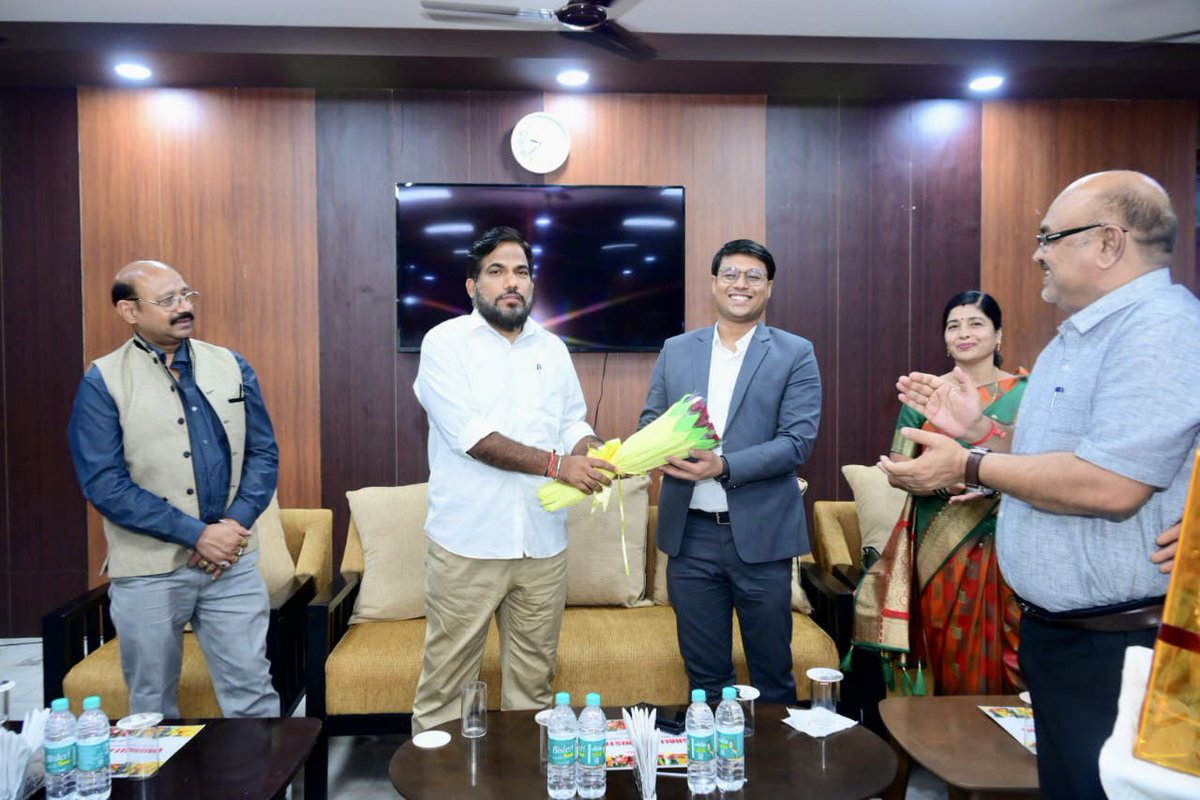 sumitiit2009's tweet photo. Bid Adieu Mahnar ♥���

It was great professional experience working for 1 year, 9 months. Love and support of people of Mahnar, Subdivision Team Mahnar and District Administration Vaishali shall be entrenched in memories forever. 

Joined as Municipal Commissioner, Saran https://t.co/JUCxjHg1Rc
