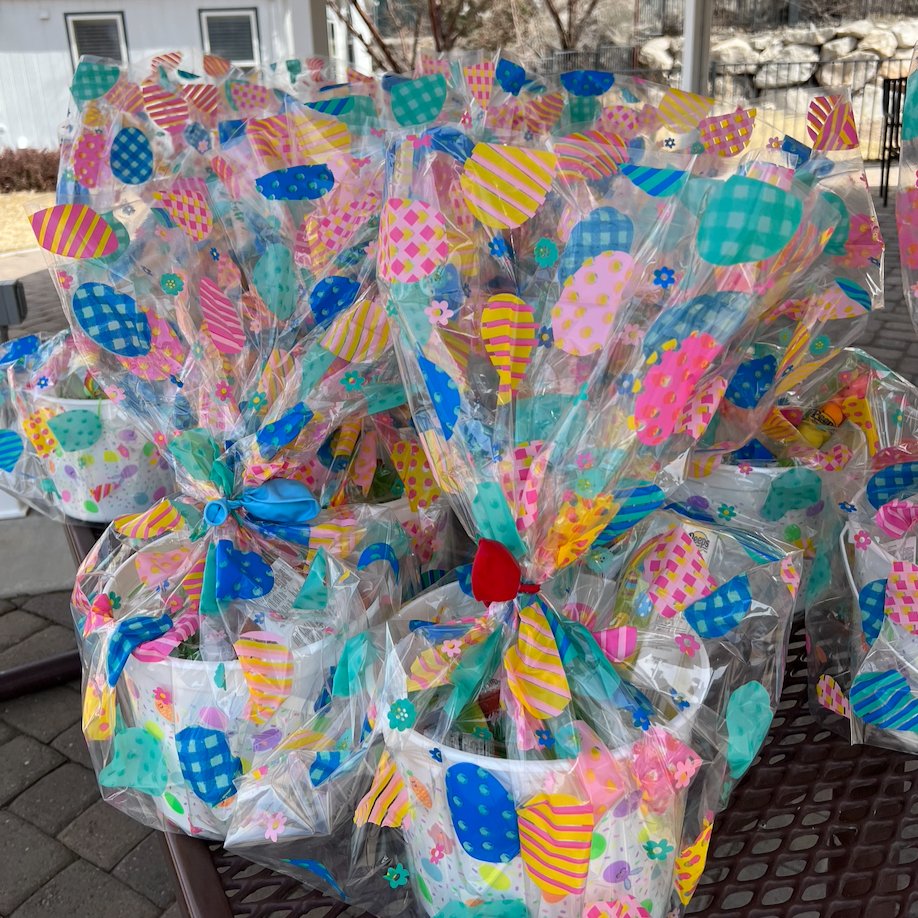 STEP2Reno's tweet photo. #FlashbackFriday to just this past weekend!
Helix Electric generously gifted our clients' children Easter baskets and invited our clients to learn about apprenticeship opportunities!
#RecoveryIsBeautiful #IAmSTEP2Reno https://t.co/rZuallNy9V