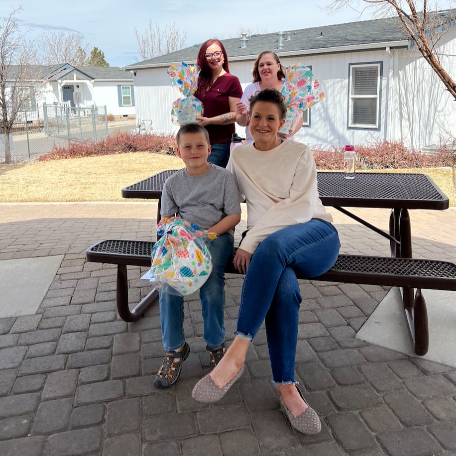STEP2Reno's tweet photo. #FlashbackFriday to just this past weekend!
Helix Electric generously gifted our clients' children Easter baskets and invited our clients to learn about apprenticeship opportunities!
#RecoveryIsBeautiful #IAmSTEP2Reno https://t.co/rZuallNy9V