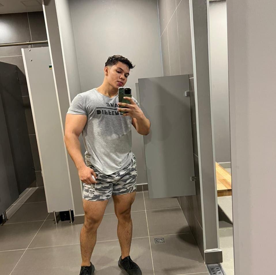 DaanRof's tweet photo. #gym #onlyfans https://t.co/c0MhT0BeeN