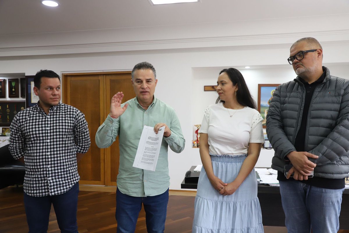 ¡Otra buena noticia para #Frontino! 

La inversión para la construcción de una aula nueva y un baño para la I.E.R Chontaduro. 📚✍️

Seguimos apoyando al municipio en educación: "Los alumnos tuvieron transporte escolar🚌 desde el día 1 hasta el último" Jorge H. Elejalde, alcalde.