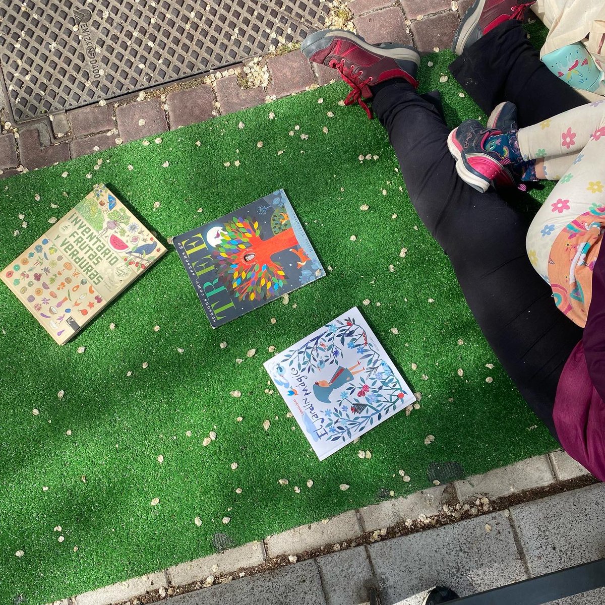 AMPAEmilia's tweet photo. ⚡️⚡️⚡️ La #RevueltaEscolar, aire pa’ respirar 🌞🌚⭐️

La calle, los parques, la música y los bailes, también son nuestros 💫💫💫

#Batupardas 
@RevueltaEscolar https://t.co/QZ6WGFHp1y