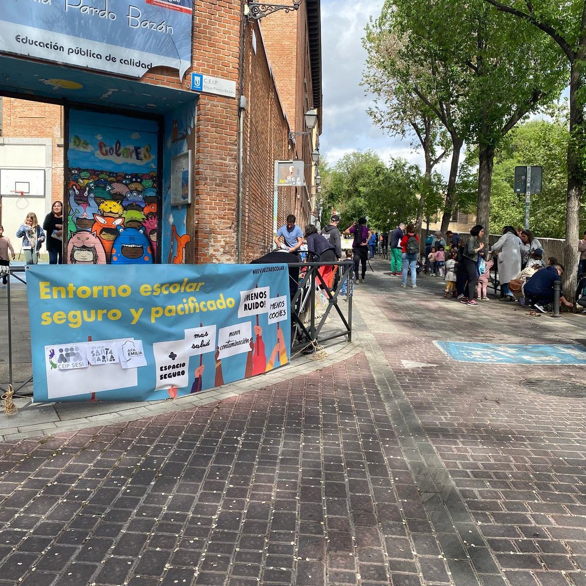 AMPAEmilia's tweet photo. ⚡️⚡️⚡️ La #RevueltaEscolar, aire pa’ respirar 🌞🌚⭐️

La calle, los parques, la música y los bailes, también son nuestros 💫💫💫

#Batupardas 
@RevueltaEscolar https://t.co/QZ6WGFHp1y
