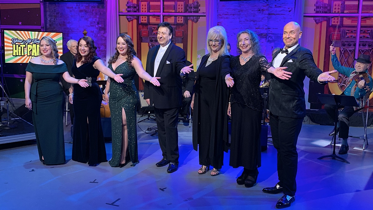 VisionTV's tweet photo. It's almost time for another Sing-Along Friday! Tonight, enjoy #YourAllTimeClassicHitParade at 8:30pm ET, #TheGaitherGospelHour at 9pm ET, #TimetoSing 10pm ET and #PeopleWhoSingTogether at 10:30pm ET. Get ready for new episodes of Hit Parade April 28! https://t.co/I0okq2H3j4 https://t.co/7fFjYomMDg